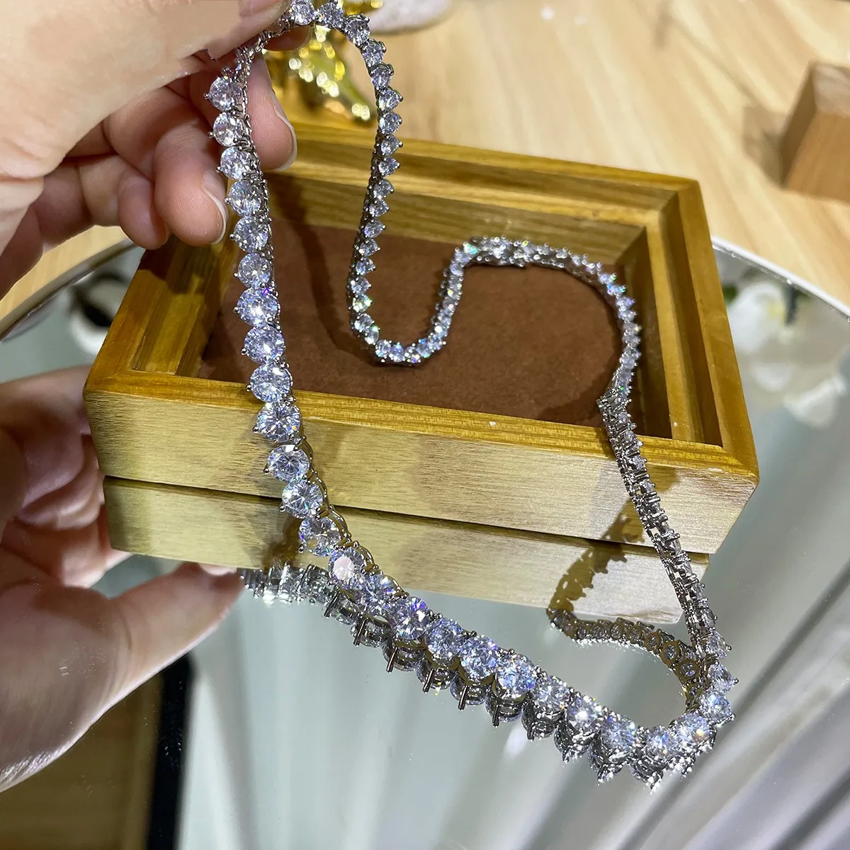 Luxury Designer 7MM Iced Out T - đánh giá và giá Crystal Choker Necklace