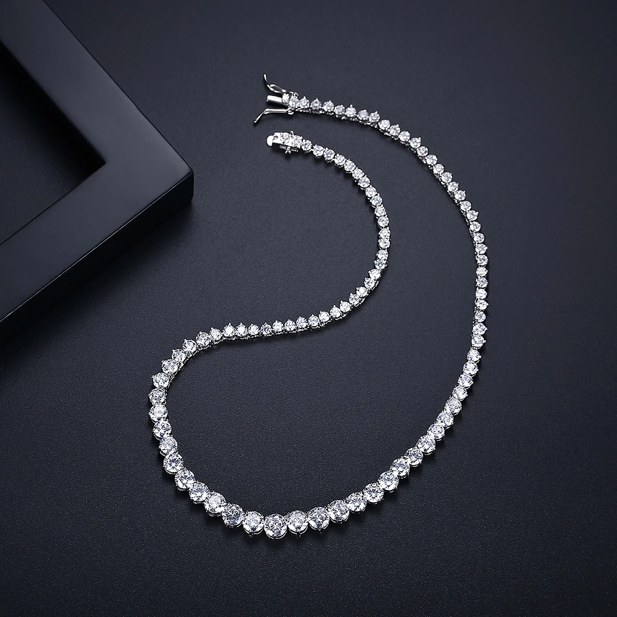 Luxury Designer 7MM Iced Out T - đánh giá và giá Crystal Choker Necklace