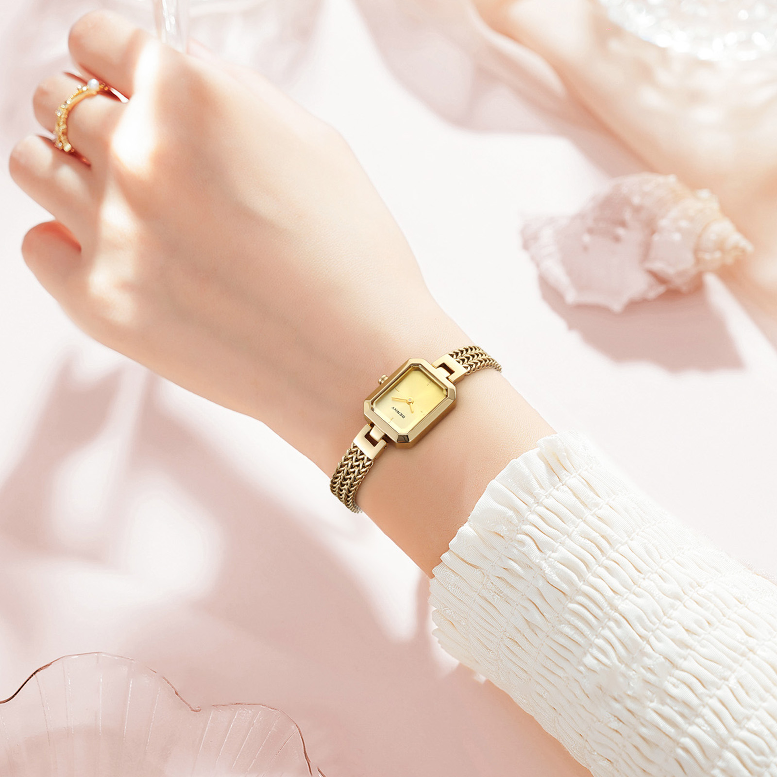 BERNY Gold Watch for Women Min - đánh giá và giá Jewels On Watches